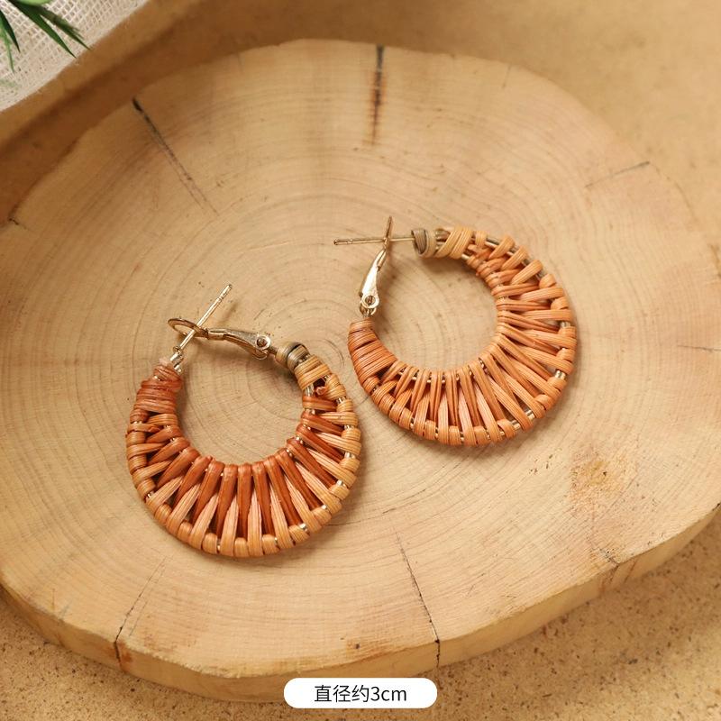 Niche design raffia C-shaped stud earrings exaggerated personality earrings colorful large circle wind women retro earrings tide