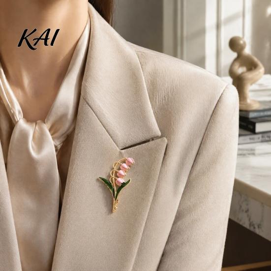 Retro Flower Brooch Pin for Women, Golden Plated Floral Lapel Pin, Blossom Badge Jewelry Daily Wear Parties Anti Oxidation