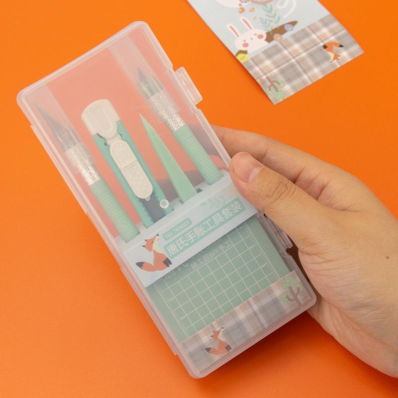 Komplettes DIY Scrapbooking Werkzeugset mit Stiften, Schnitzmessern, Pinzetten und Schneidematten – Nicht einziehbarer Griff für den täglichen Gebrauch