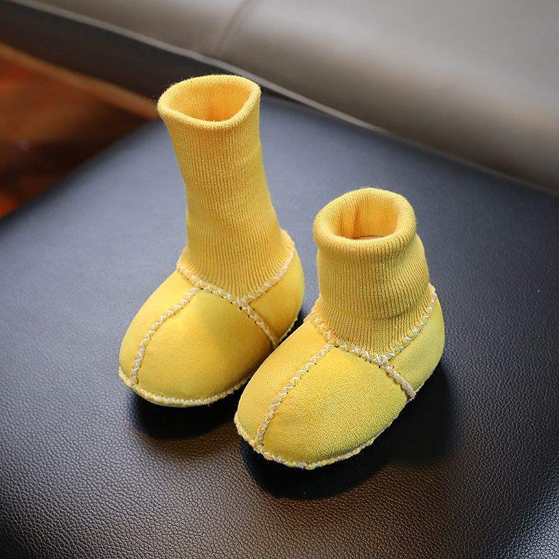 Imitationsfell integrierte Babyschuhe und Socken Neugeborenes Baby warm Herbst und Winter weich besohlte Socken Schuhe 0-3-6-12 Monate