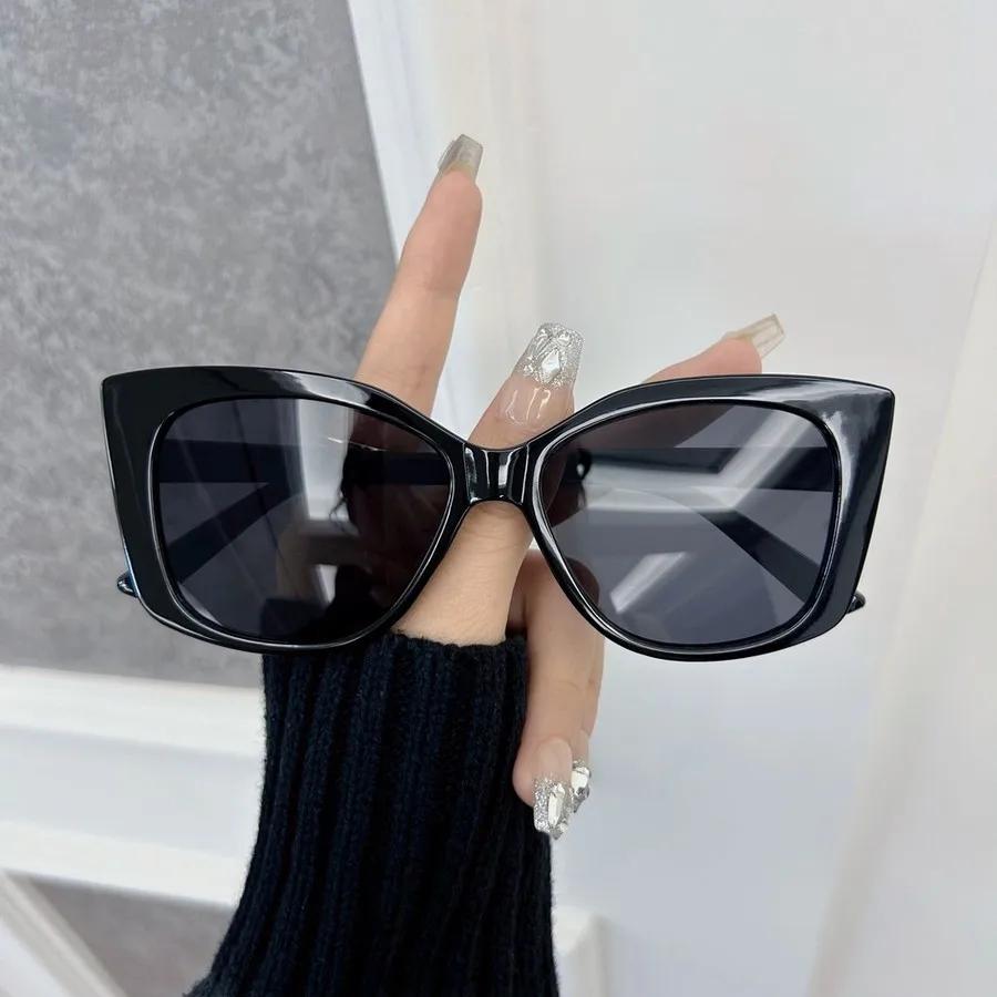 Retro Fyrkantiga Designer Solglasögon Dam Herr Kattögonbåge Vintage Solglasögon Kvinna Man Märke Mode Oculos De Sol