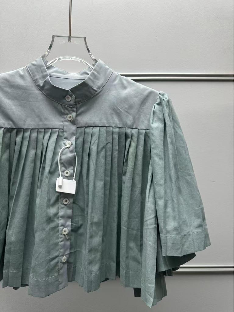 Spring/Summer Fashion: Simple Accordion Pleat Bell Sleeve Top