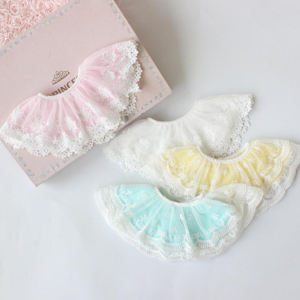 Dekoratif Yakalı Zarif Bebek Dantel Önlük ve Su Geçirmez Şal