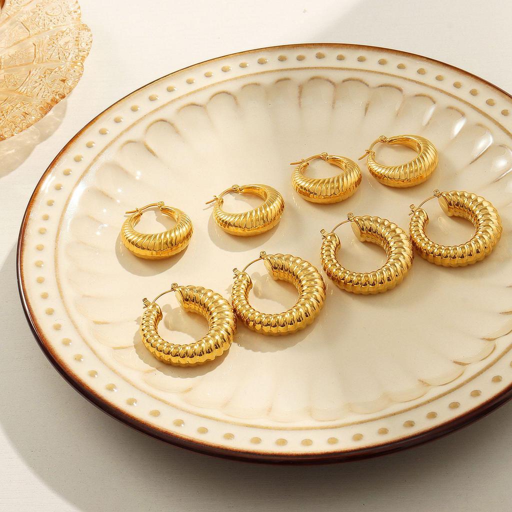 Gold-Plated Titanium Steel U-Shaped Earrings: Simple, Unique, Eccentric Geometric Design with Decorative Line Texture.