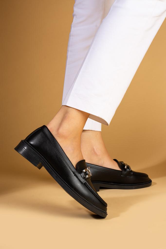 Chain Detailed Comfortable Sole Women's Loafer Shoes 001-5000-24