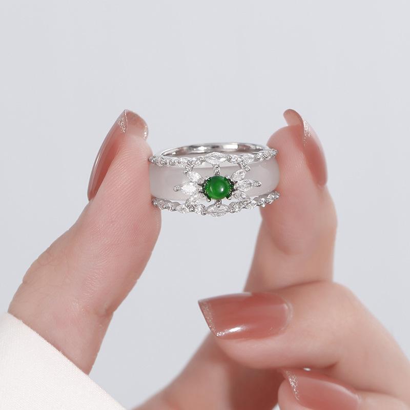 Natural Chalcedony Ring Luxury New In Showy Red  Rings For Women Small High Quality Snowflake Bride Wedding Jewelry