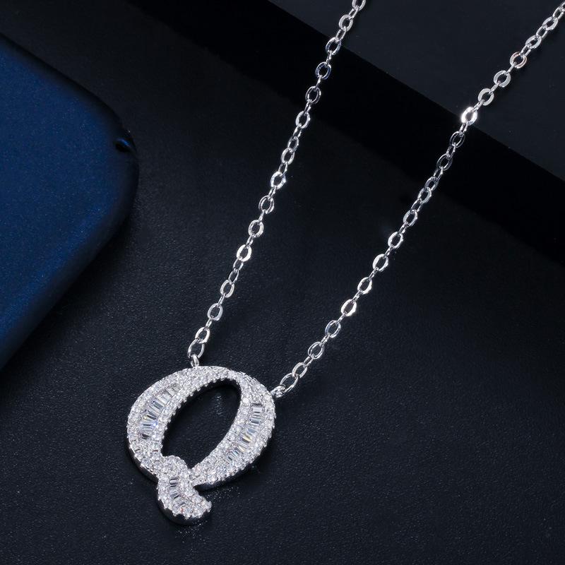 Wife'S Romantic Trip With 26 English Letters Collarbone Chain Pendant, Slightly Inlaid Zircon-Plated Platinum Necklace