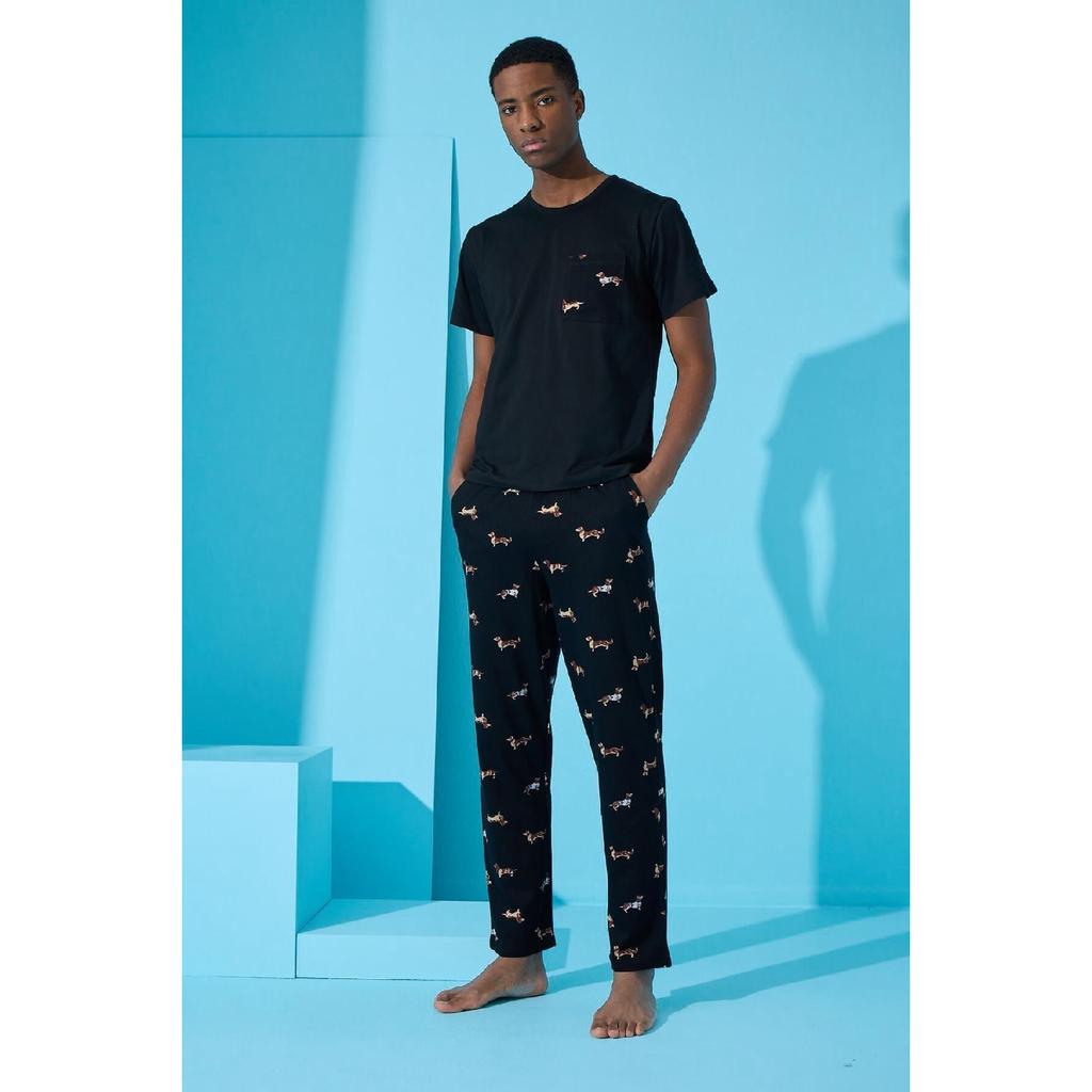 Schwarzes kurzärmliges Herren-Pyjama-Set mit Taschendetail und Hirschmuster