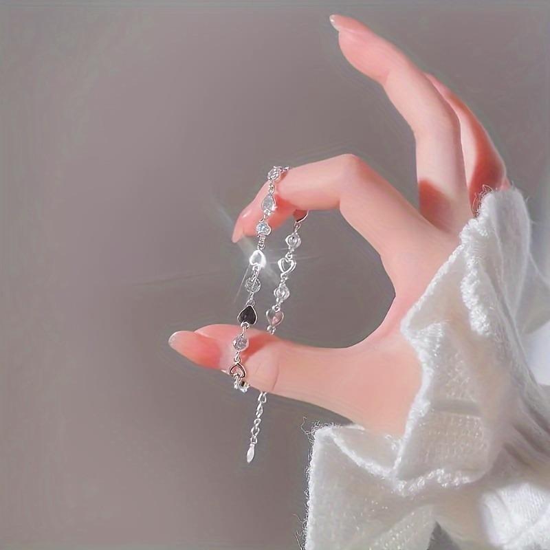 Fashionable heart-shaped bracelet, simple and elegant, personalized with synthetic zirconia, suitable for daily wear and as a Valentine's Day gift