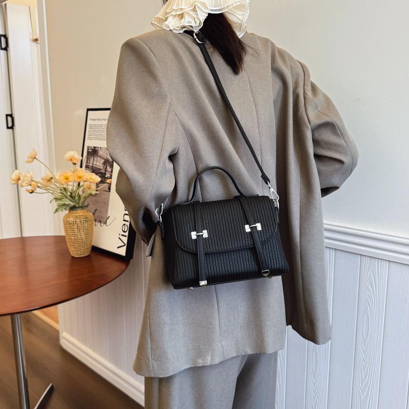 Hand shoulder bag 2025 new trendy women's bag retro solid color messenger bag versatile women's bag casual small square bag