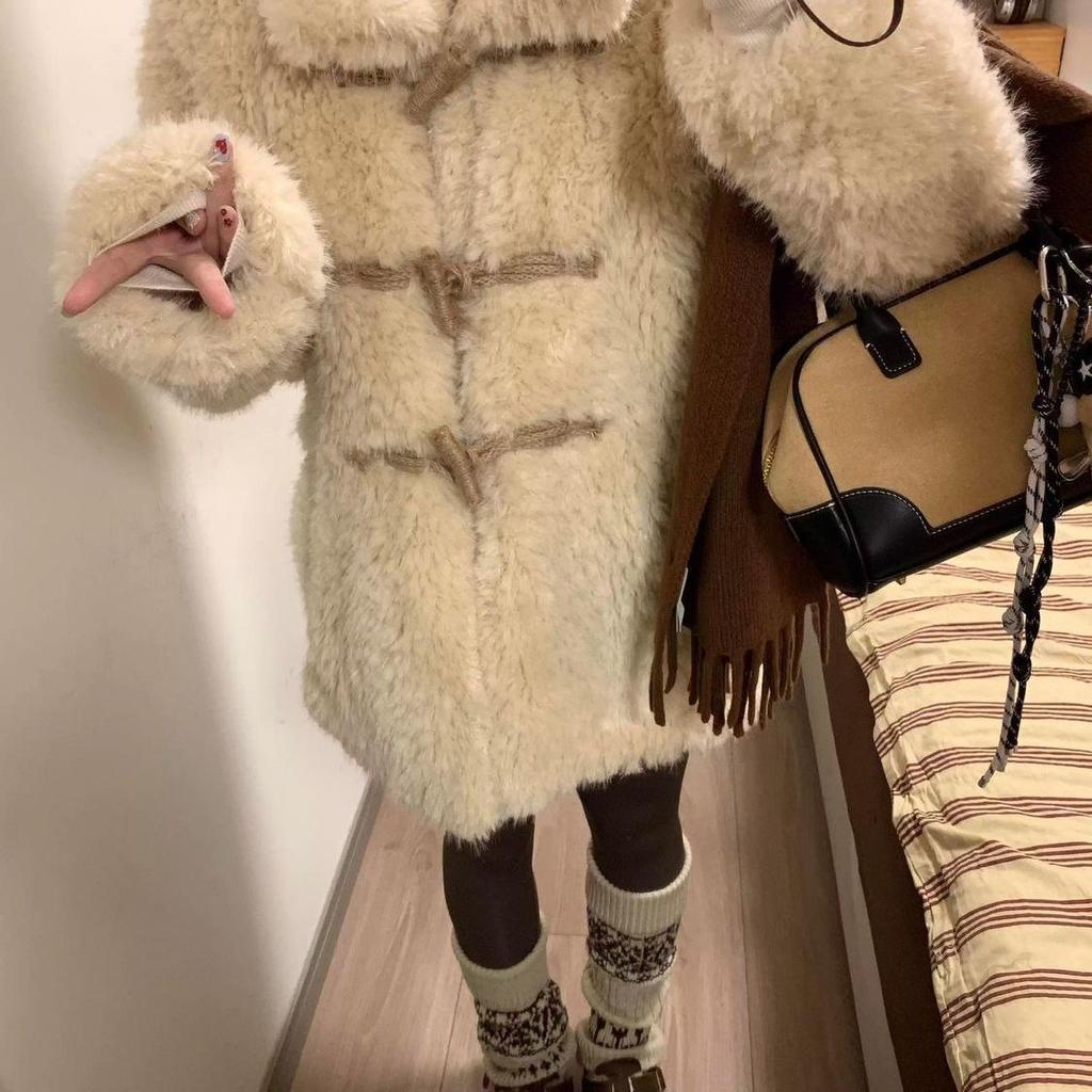 Women's Eco-friendly Horn Button Lambswool Coat - Mid-length, Thickened Fur, 2025 Autumn/Winter Style