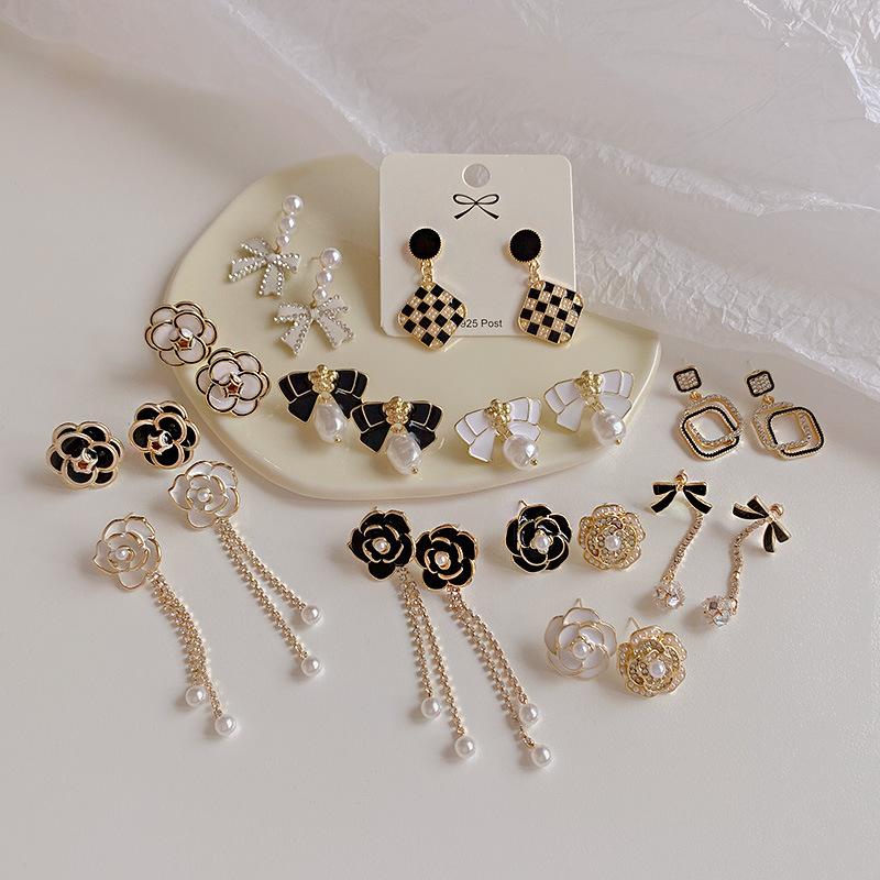 Korean Style Fashion Pearl Camellia Earrings For Women Girls Crystal Pendant Jewelry Lady Trendy Vintage Accessories Ear Rings