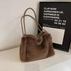 New Plush Bucket Bag for Autumn and Winter, Women's High-end Texture Niche Design Commuter Handbag