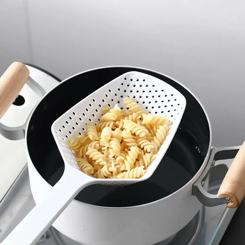 Plastic Strainer Spoon Long Handled Large Size Mesh Drain Scoop Portable Kitchen Cooking Tool Leaky Spoon Food Strainer