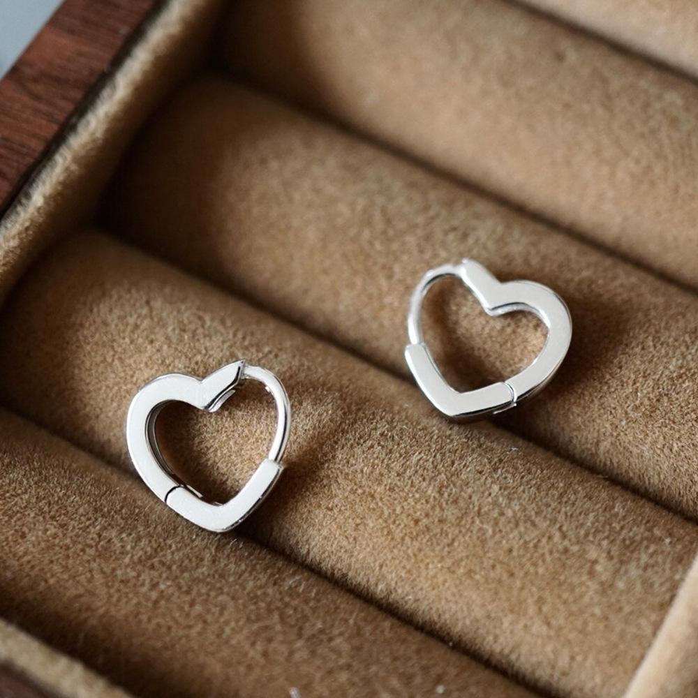 1 Pair of Heart-shaped Earrings, Light Luxury and Fashionable Heart-shaped Earrings