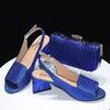 Damen Schuh- und Taschen-Set, Kombination aus Fischmaul-Rücken, leeren Sandalen und Hausschuhen, einfarbiger Druckbohrer, speziell geformte Handtasche, Bohrtasche