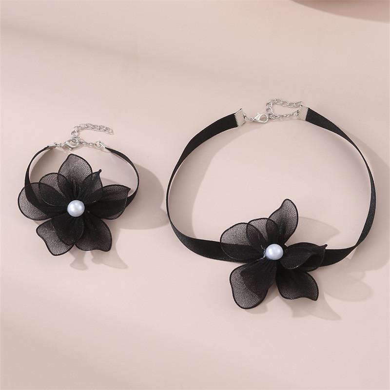 Collier Fleur en Forme de Cœur avec Matière en Maille et Chaîne Classique pour Style Féminin