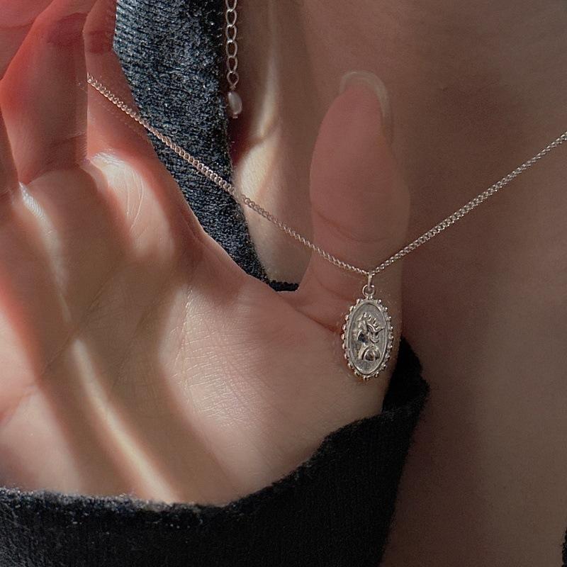 S925 Sterling Silver Niche Design Sense Retro Portrait Simple Necklace Korean Style Fashionable Collarbone Chain