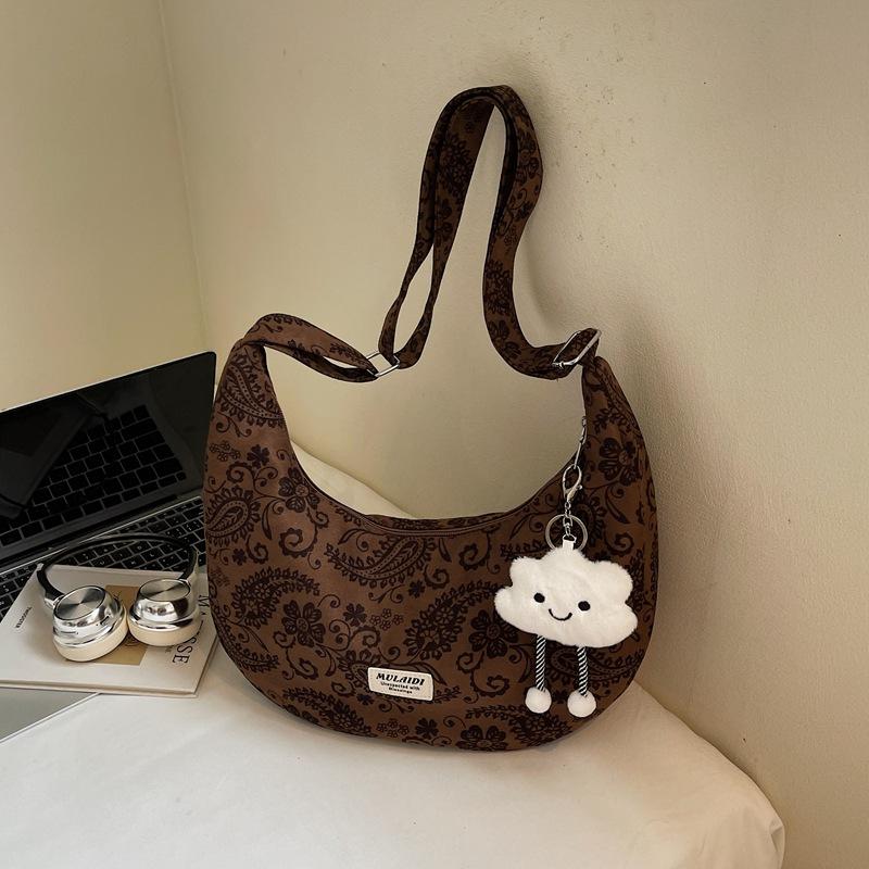 

This year, the popular leopard print bag women s new fashionable versatile shoulder messenger bag high-end niche design dumpling bag Without pendant