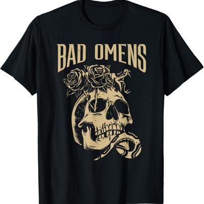 Camiseta Clásica de Rock Vintage con Malas Serpientes y Calaveras como Presagios