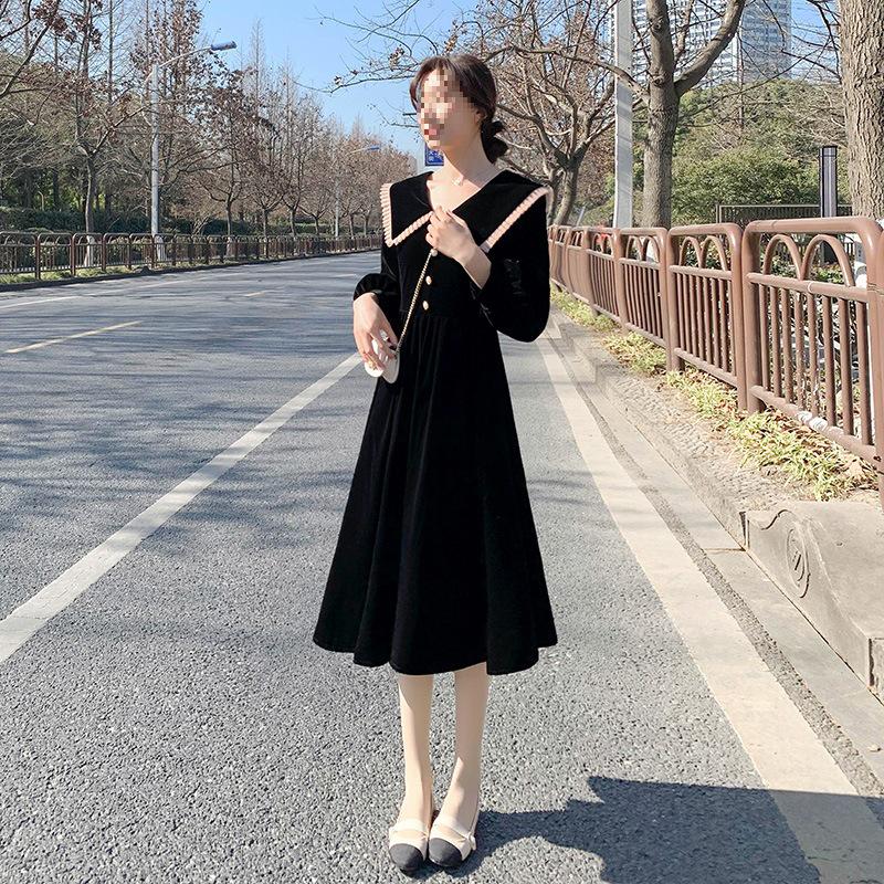 2024 French Hepburn Style Gold Velvet Peter Pan Collar Black Dress - New Spring Autumn Slim Waist Trend for Women.