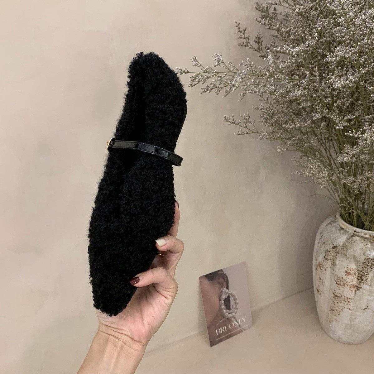 

2024 осень и зима новые остроносые пушистые туфли с неглубоким ртом женские туфли на плоской подошве для выхода в свет бархатные туфли с квадратной пряжкой для детей 40 чёрный