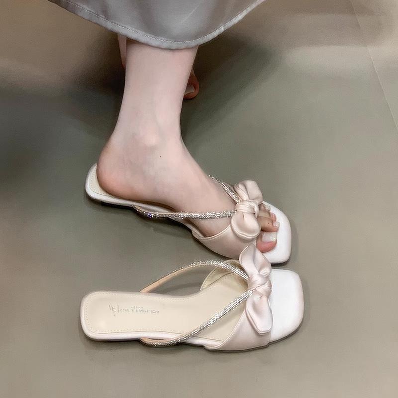 Cool Slippers Women's Summer Wear New Bow Rhinestone Belt Sweet Square Head Word Sandals