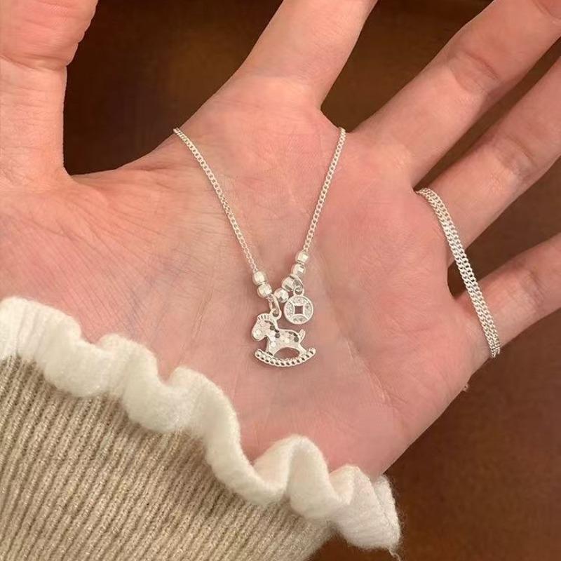 

Crushed Ice Ice Carousel Necklace for Women, High-end, Luxurious, Niche Style Sweater Chain
