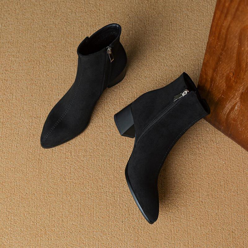 

Korean version autumn and winter side zipper Martin boots women s rubber sole large size leather boots medium heel round head square heel new mediu 39 чёрный