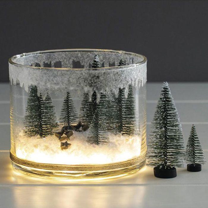 7 petits sapins décoratifs enneigés 5 cm et 10 cm