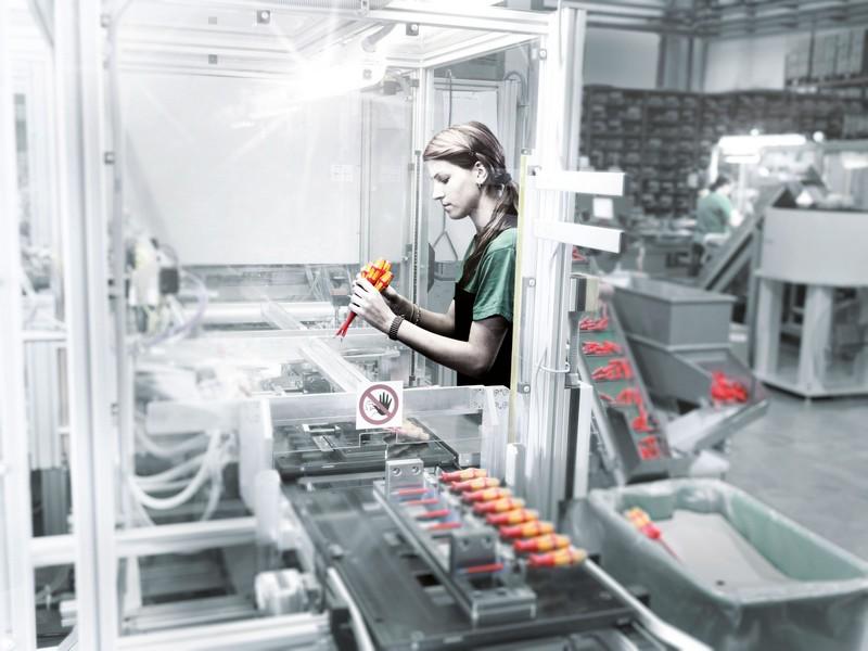 Kraftform 100 Series Screwdriver Set + Voltage Tester + Hanger - W05006147001