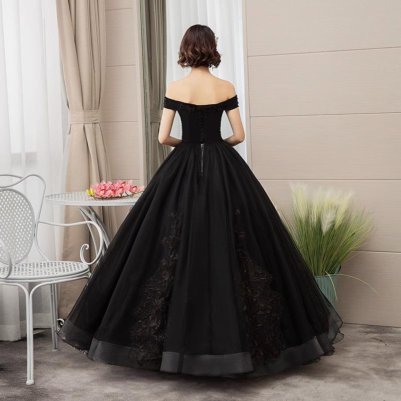 Abito da sera da sposa nero con spalle scoperte per esibizioni soliste e servizi fotografici