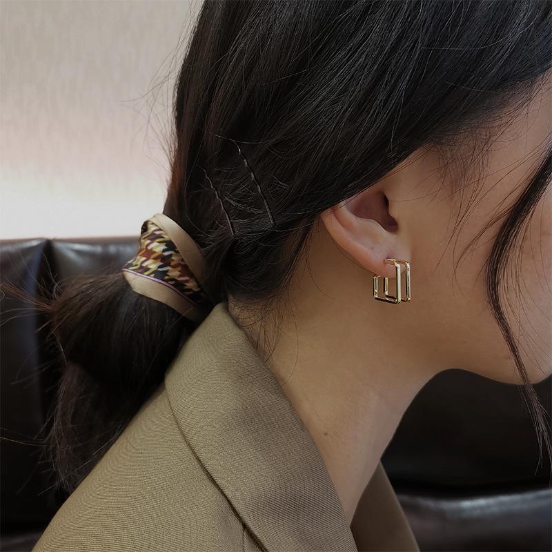 2025 Minimalist Light Luxury Korean-Style Women's Earrings