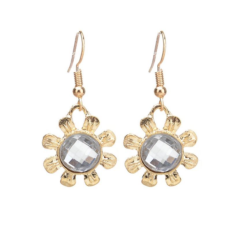 Women Retro Necklace Alloy Hollow Flower Diamond Necklace Stud Earrings Sets