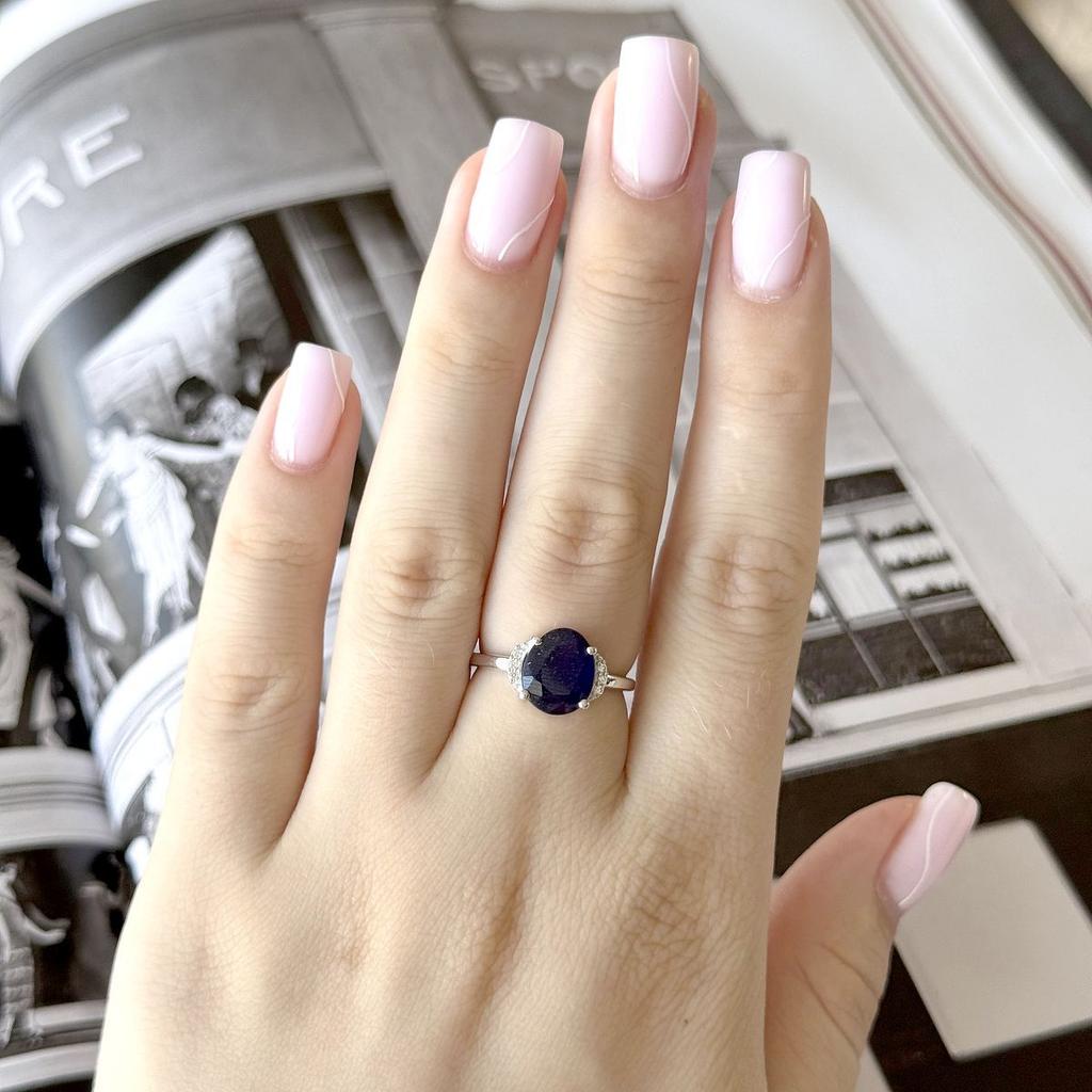 Серебряное кольцо с натуральным сапфиром 3.873ct, фианитами, вес изделия 2,44 гр (2162513)