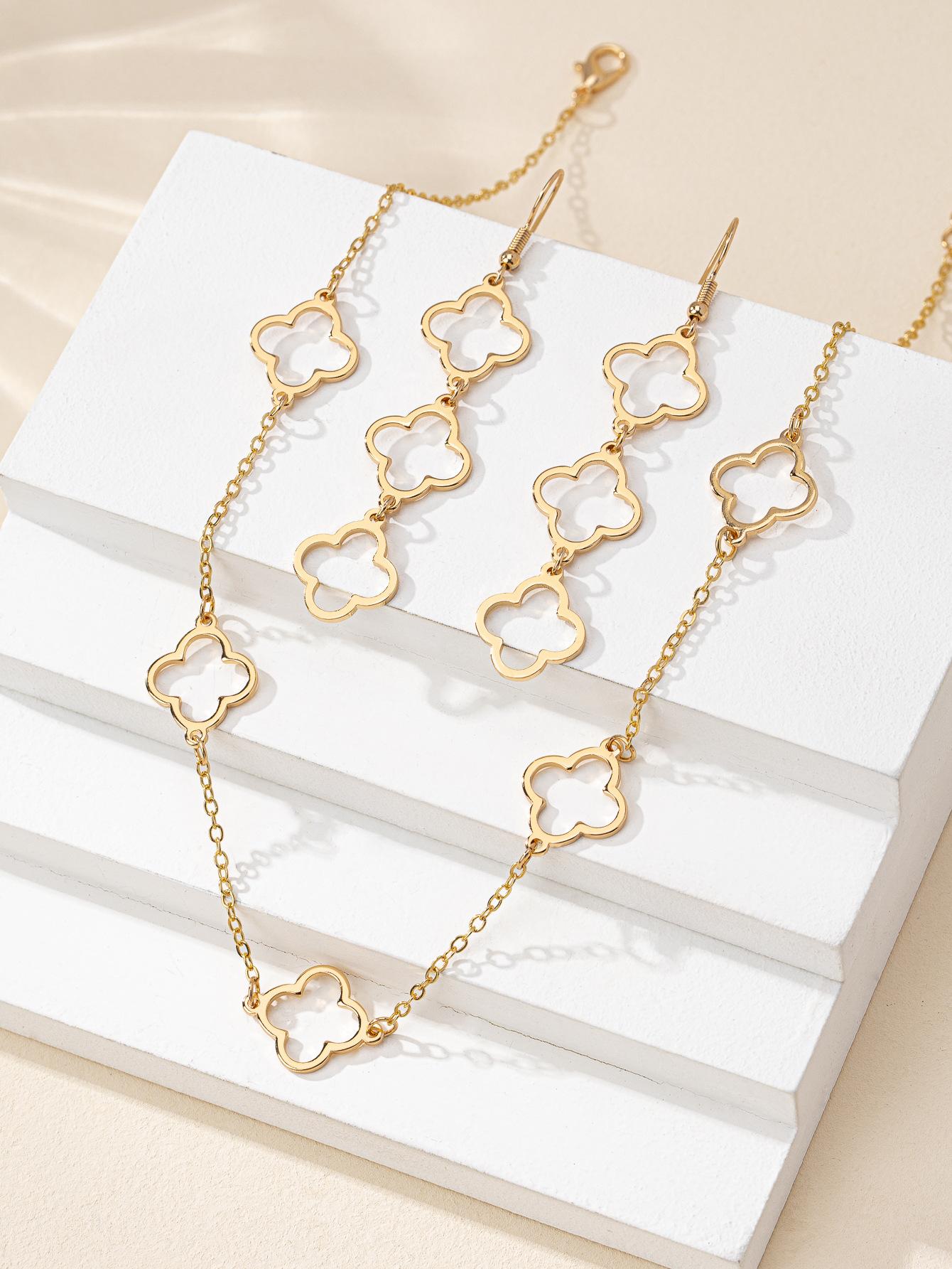 

Cut-Out Clover Chain Vintage Bracelet Necklace Set Women S Light Earrings Gold Set золотий
