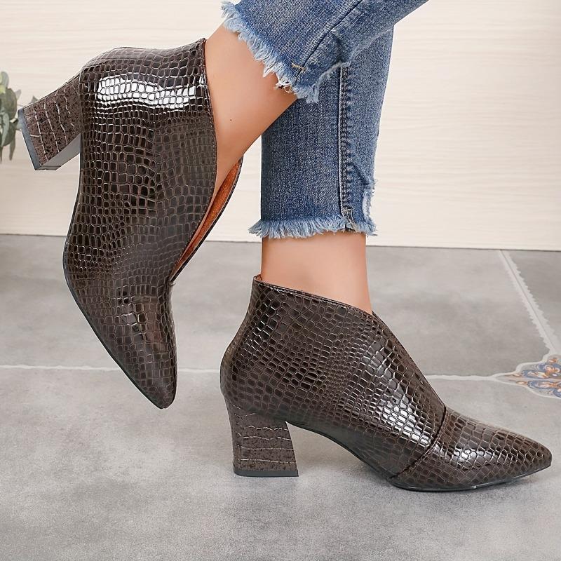 Mode Herbst/Winter 2025 Neue spitz zulaufende Mode-Stiefeletten Damen Stilettoabsatz Vielseitige Skinny Naked Boots