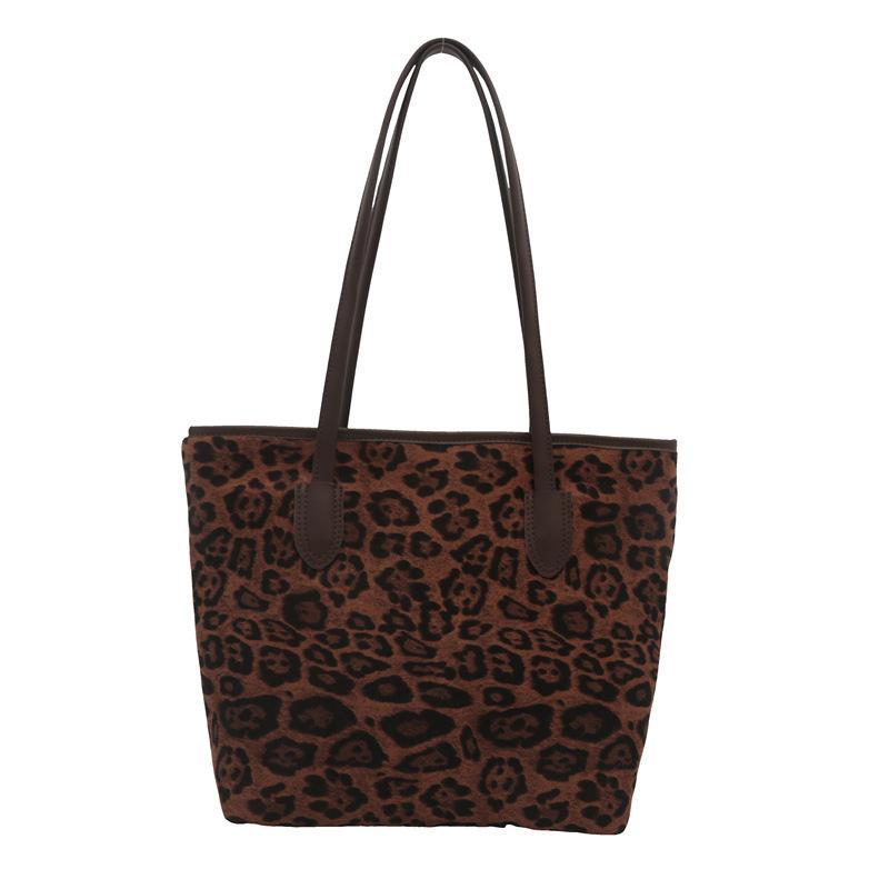 This Year, the Super Fire Leopard Print Tote Bag Women's 2025 New Versatile Autumn and Winter Large-capacity Student Class Shoulder Commuting Bag