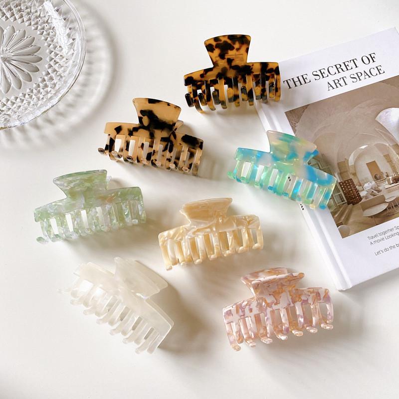Chic Acetate Hair Claw Clip In Beautiful Colors For Trendy Hairstyling And Bathing