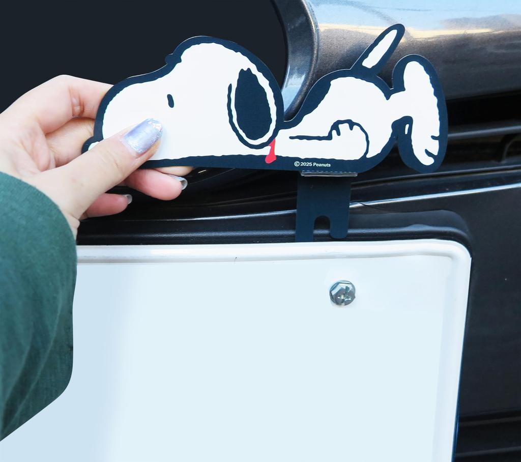 SNOOPY License Plate Frame Decoration, Compatible with Vehicle Inspections, Cute, Stylish, Character Snoopy