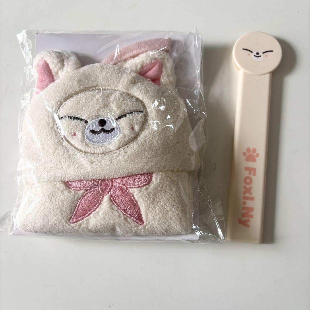

[USED] Stray Kids Loop Towel Fan Grip Foxiny