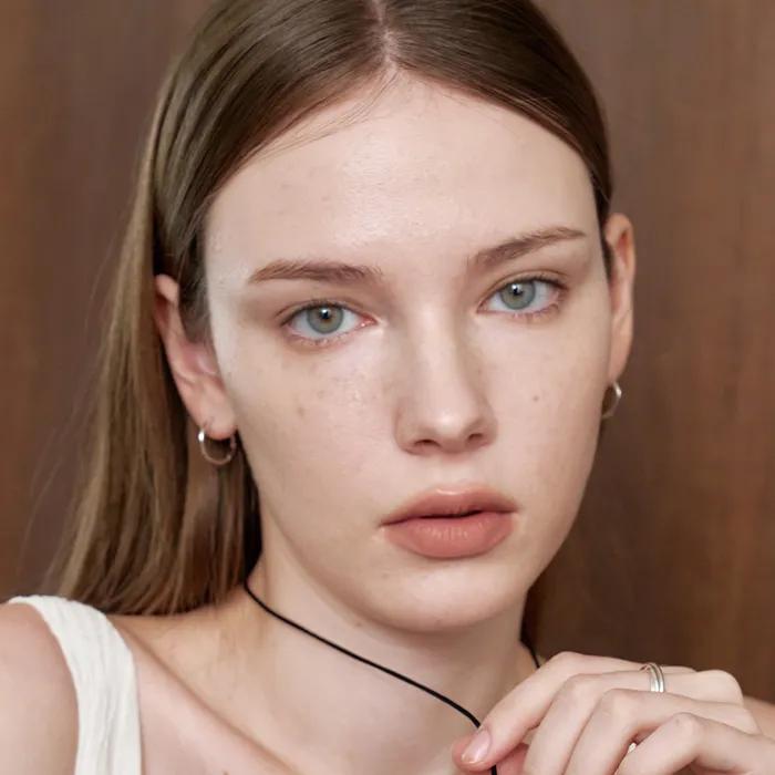 AT003 WAVY LINE HOOP EARRING