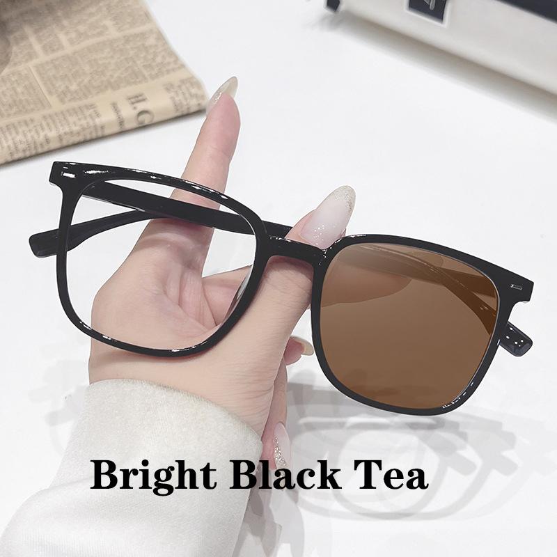 New Pochromic Square Sunglasses Rectangle Fashion Women Men Shades Sun Glasses for Female Male Traveling Oculos Plain Glasses