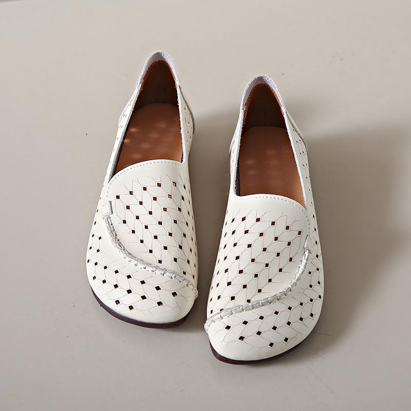 Spring and summer new retro mother single shoes women's soft-soled breathable Doudou shoes women's shallow mouth hollow hole shoes women