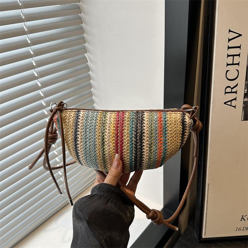 

Нишевая радужная контрастная плетеная сумка женская летняя новая модная сумка-мессенджер сумка-пельмень маленькая сумка коричневый