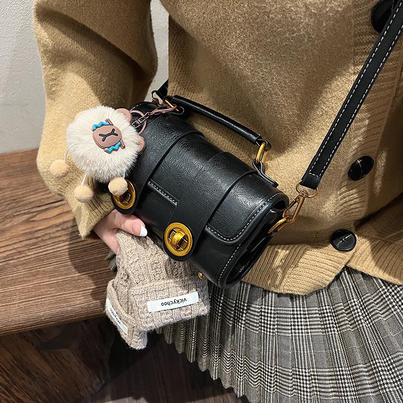 Boston small bag women versatile 2025 new shoulder messenger bag this year popular portable pillow bag