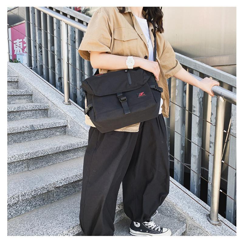 Sports Large Capacity Men's One Shoulder Oxford Cloth Retro Leisure Messenger Bag Business Messenger Bag Bag