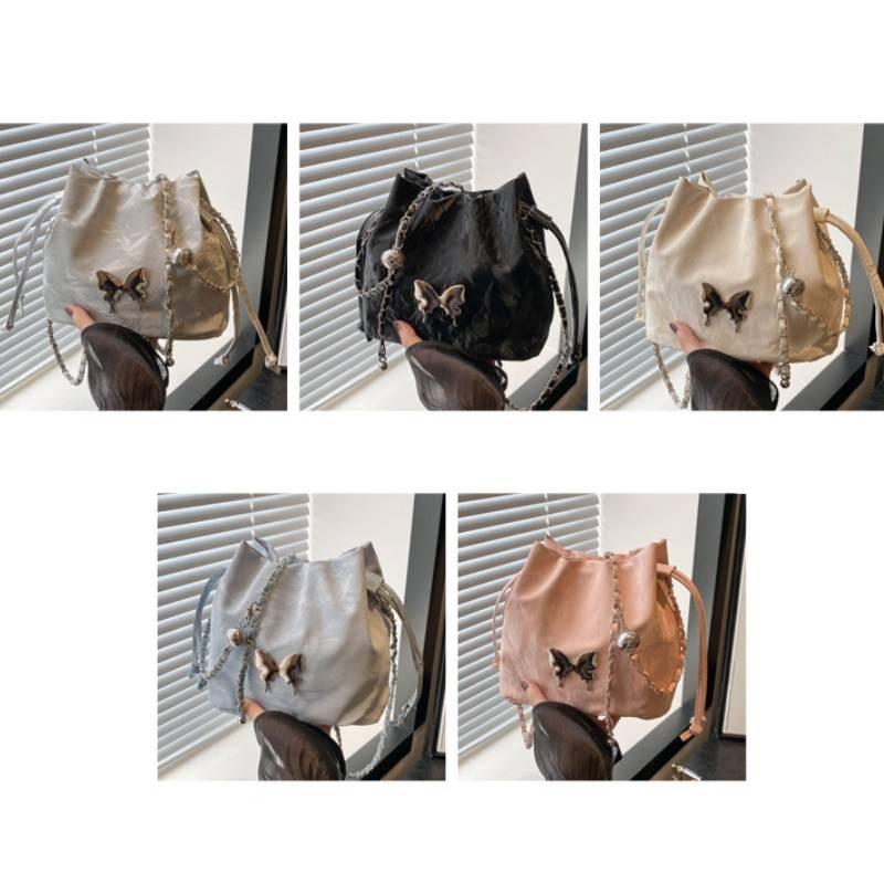 Trendige PU-Beuteltasche für Damen in Schwarz, Pink, Blau, Weiß, Silber mit stilvoller Steppung