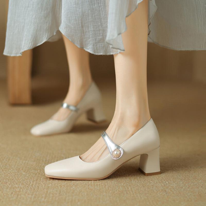 Neue Vier-Jahreszeiten-Damen-Low-Top-Schuhe, einfarbige Damen-Lederschuhe, lässige High Heels, eckige Zehenpartie, Schnalle, Slipper, leichter Ausschnitt