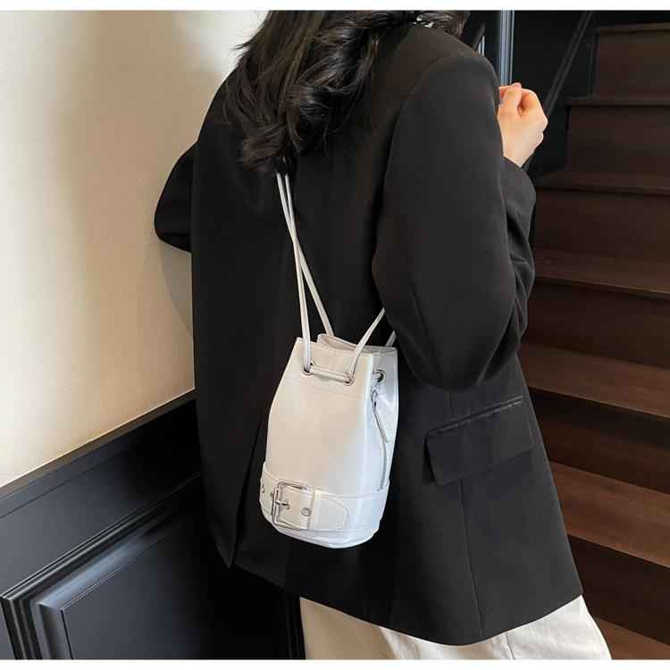 Nowa niszowa torba wiaderko, torba gwiazda ze sznurkiem, słodka i cool osobowość, suwak, listonoszka cross-body, codzienna torba na ramię